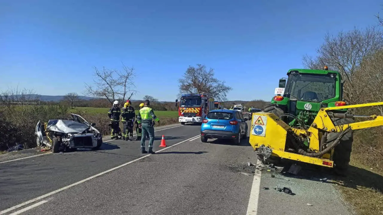 Imaxe de momentos posteriores ao sinistro en Sandi&aacute;s (Foto: Garda Civil de Ourense).