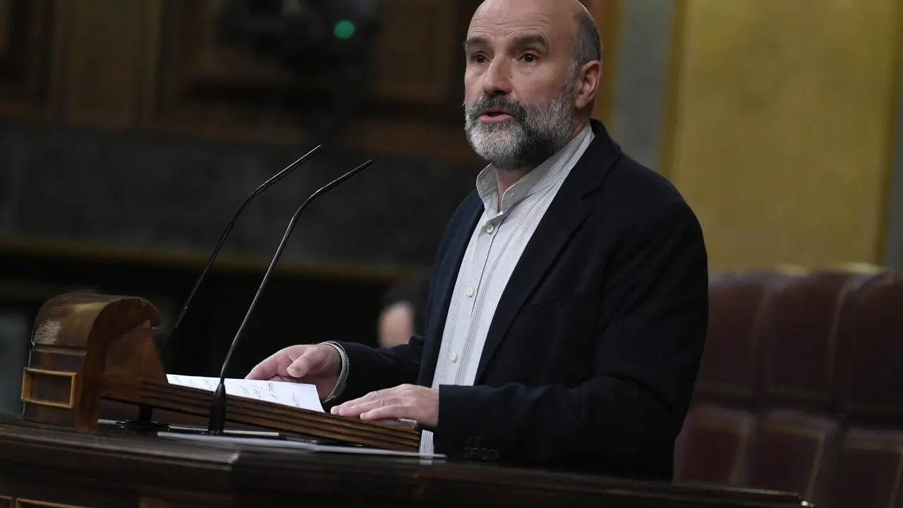 N&eacute;stor Rego, durante un debate no Congreso (Foto: Fernando S&aacute;nchez / Europa Press)