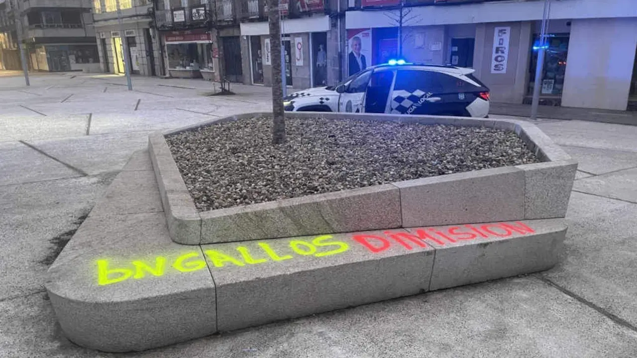 Pintada contra o Goberno de Ponteareas (Foto: Concello de Ponteareas).