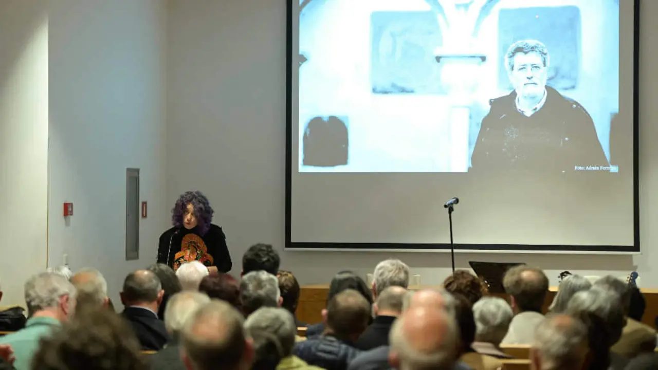 A RAG rendeu homenaxe a Dar&iacute;o Xoh&aacute;n Cabana co gallo do D&iacute;a Mundial da Poes&iacute;a. (Foto: RAG)