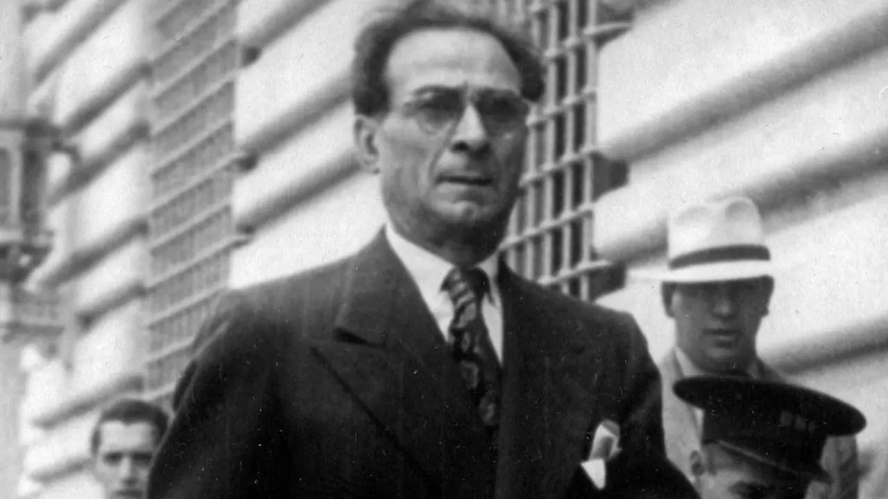 Alejandro Viana, o 9 de maio de 1944, en M&eacute;xico D. F.