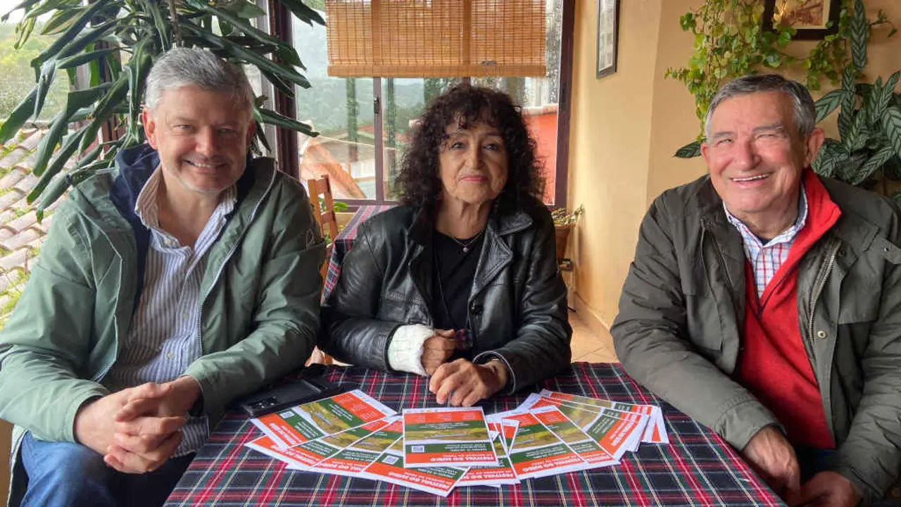 Xavier Oitav&eacute;n, Carme Carreiro e Jos&eacute; de la Riera na presentaci&oacute;n do Festival do Su&iacute;do (Foto: Plataforma Sur Da Dorsal Galega)