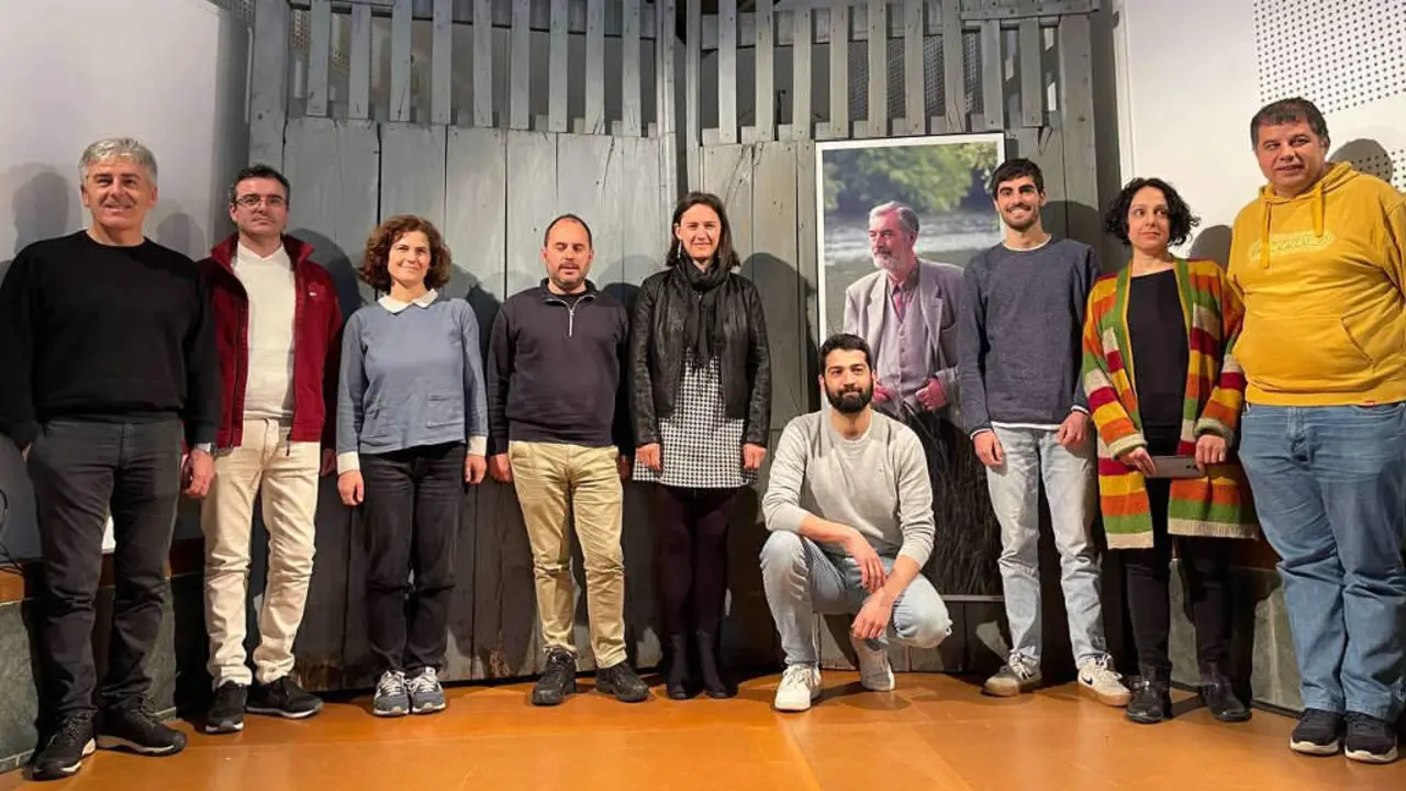 Integrantes da nova directiva da Mesa pola Normalizaci&oacute;n Ling&uuml;&iacute;stica. (Foto: A Mesa)