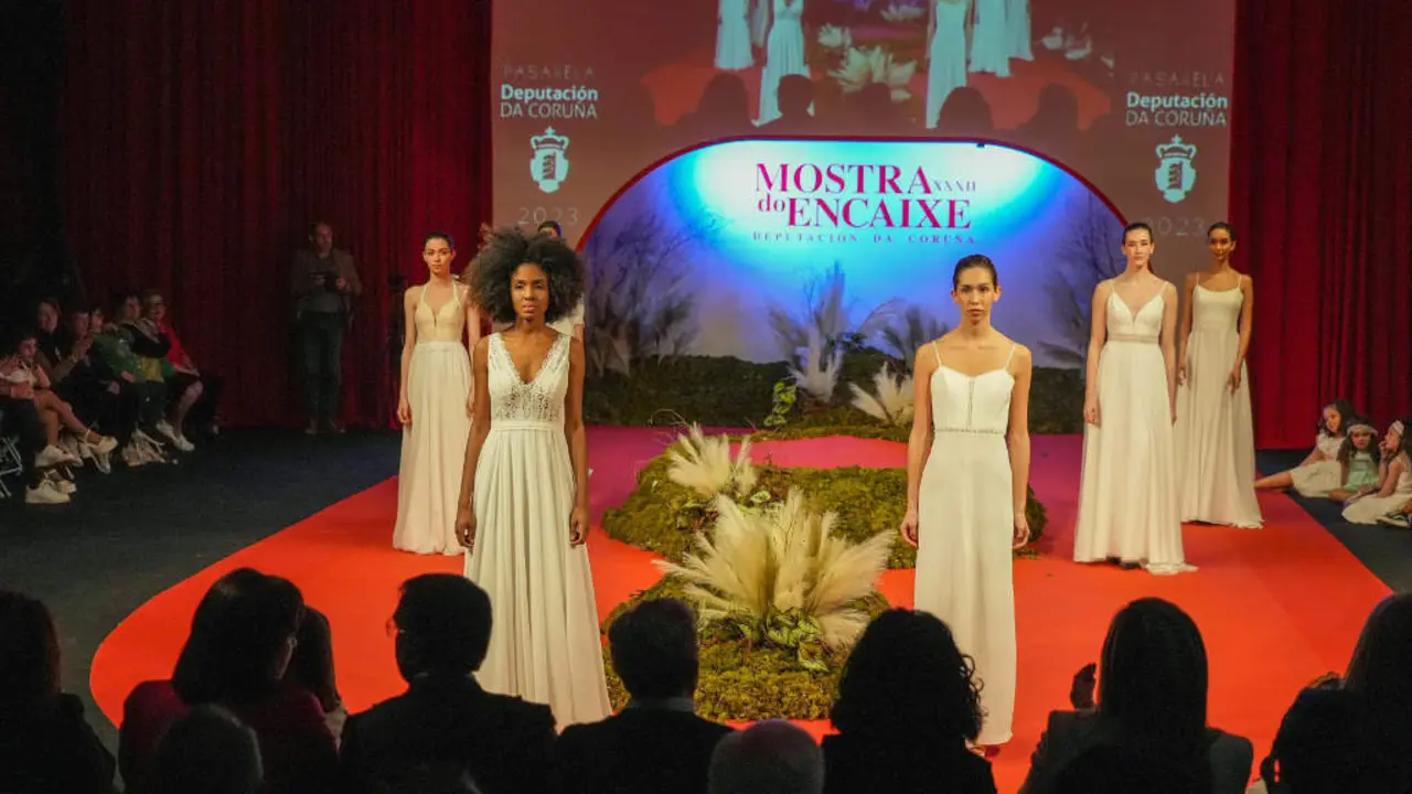 Pezas do 'gran dese&ntilde;ador' Jose Matte&ocirc;s, esta cuarta feira no desfile da Mostra de Encaixe de Camari&ntilde;as. (Foto: Mostra de Encaixe)