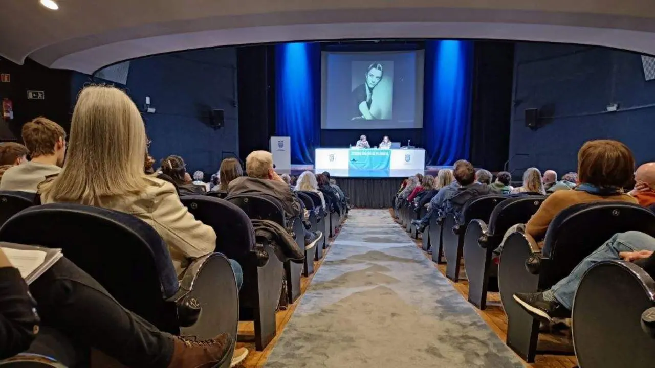 'O existencialismo na vida e na creaci&oacute;n art&iacute;stica de Mar&iacute;a Casares', relatorio de Sabela Hermida. (Foto: M. C.)