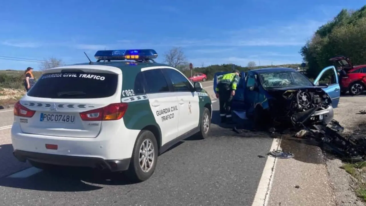 Accidente de tr&aacute;fico en Baltar (Foto: Garda Civil de Tr&aacute;fico).