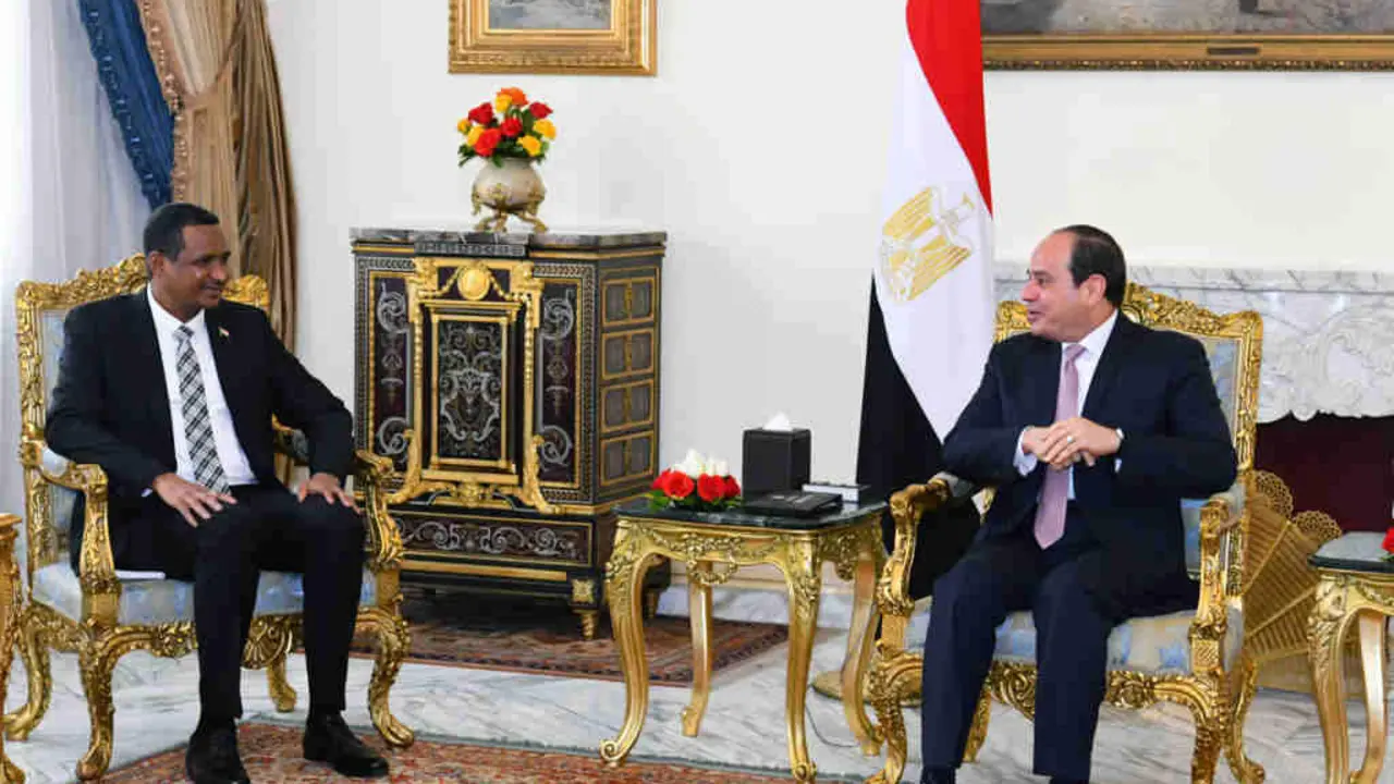 Mohamed Dagalo (RSF) e Abdel Fattah al Sisi, presidente de Exipto. (Foto: Presidencia de Exipto / DPA)