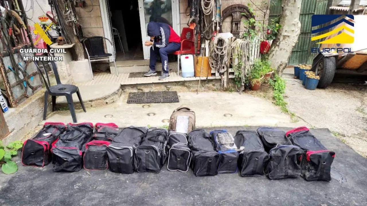 Droga incautada ao grupo de narcotraficantes (Foto: Garda Civil).