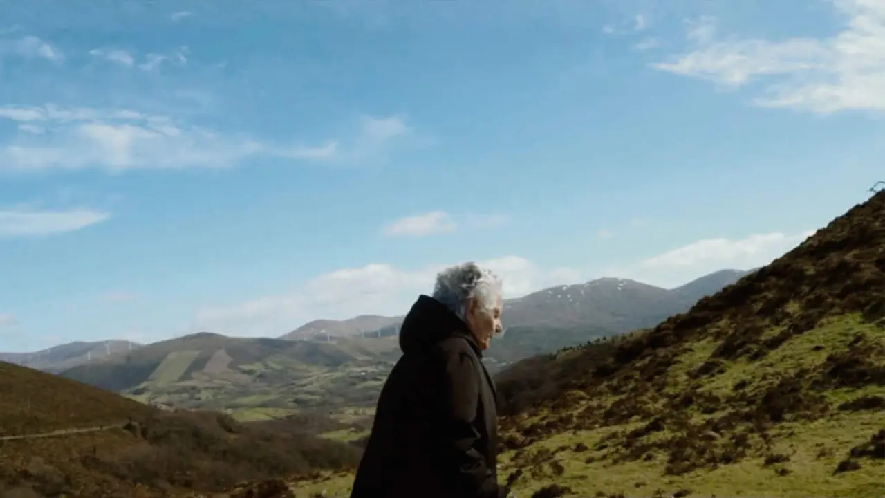 Ant&iacute;a Cal na Serra do Xistral nun fotograma da pel&iacute;cula &lsquo;A palabra Xusta&rsquo;. (Foto: Atlantis Multimedia / Miguel Pi&ntilde;eiro)