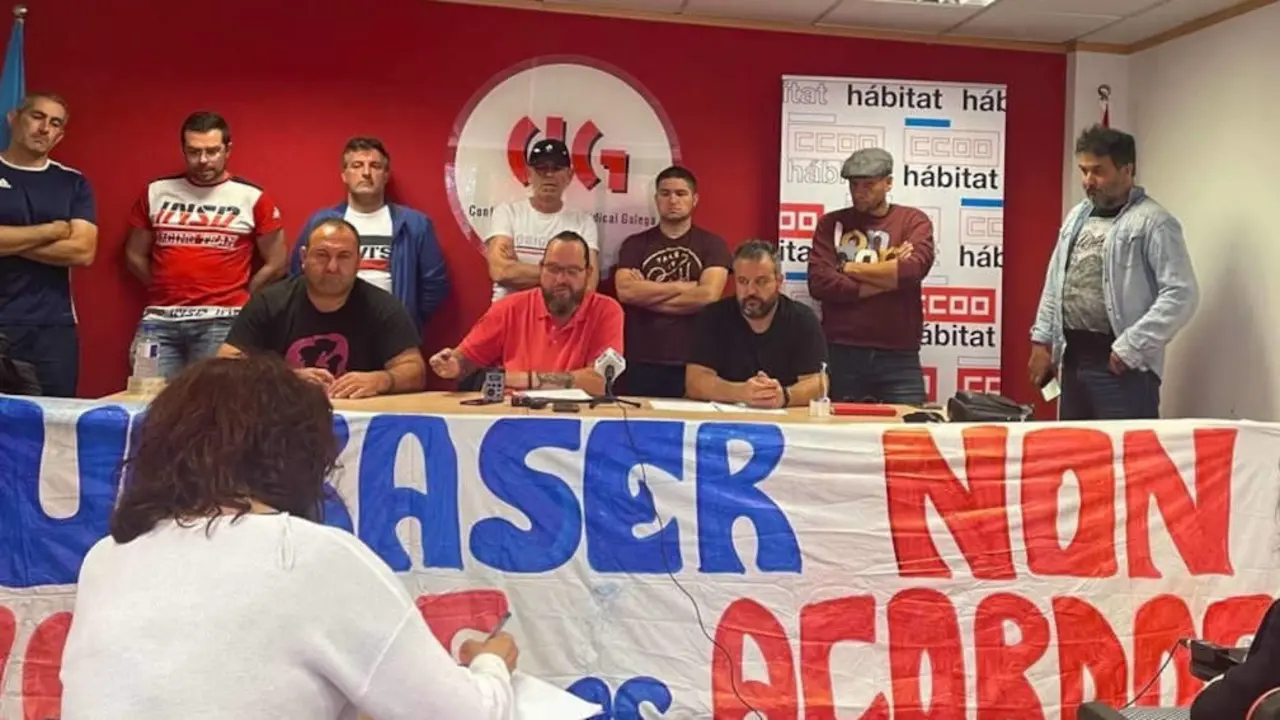 Rolda de prensa do comit&eacute; de empresa de Urbaser Santiago, a pasada semana. (Foto: Europa Press)