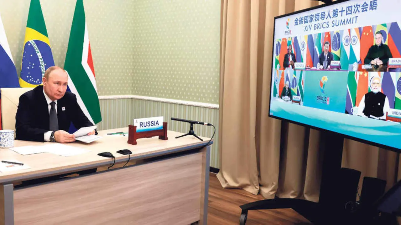 Vladimir Putin participando no XIV cume dos Brics (Brasil, Rusia, India, China e Sur&aacute;frica) desde Moscova en xu&ntilde;o de 2022 (Foto: Kremlin).