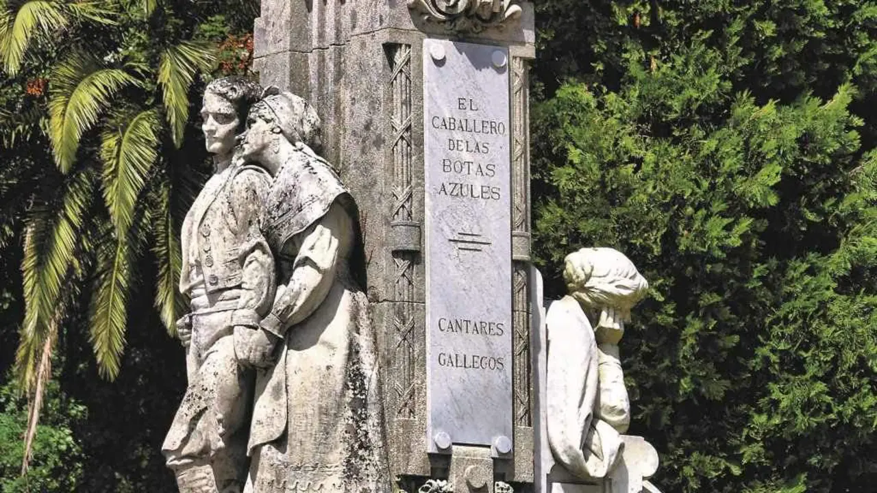 Complexo escult&oacute;rico a Rosal&iacute;a de Castro no paseo da Ferradura, na Alameda de Santiago de Compostela. (Foto: Jos&eacute; Luis Cernadas Iglesias)