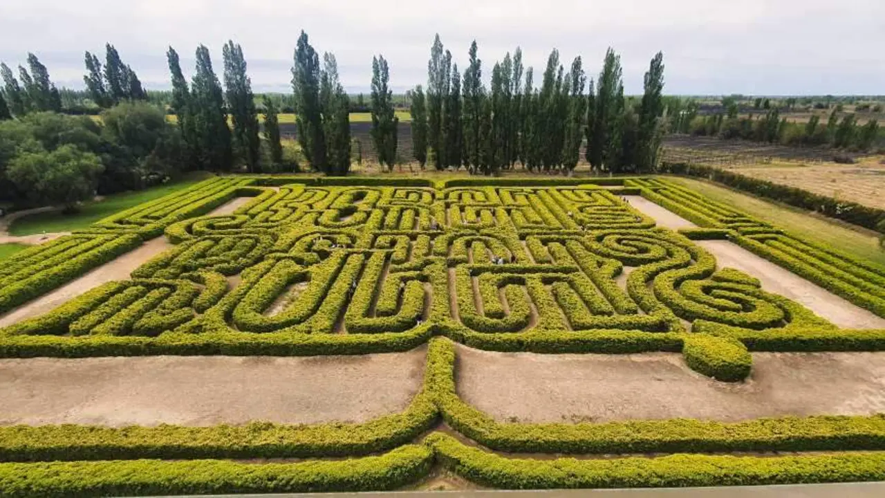O labirinto de Borges, homenaxe ao escritor e a unha das obsesi&oacute;ns recorrentes na s&uacute;a obra, na provincia de Mendoza, Arxentina. (Foto: Fernando Lurie)