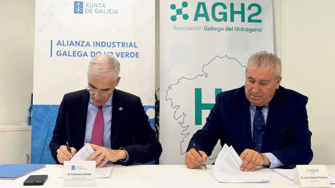 O vicepresidente da Xunta da Galiza, Francisco Conde, e Jos&eacute; Ram&oacute;n Ferreiro, presidente da Asociaci&oacute;n Galega do Hidr&oacute;xeno, antonte (Foto: Xunta da Galiza).