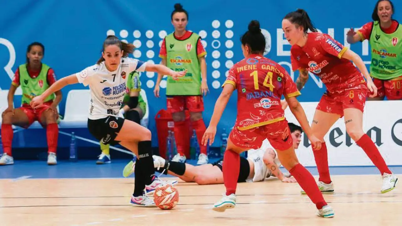 Na derradeira xornada ligueira Poio superou Burela por 2 a 1, polo que o resultado da eliminatoria non pode ser m&aacute;is incerto. (Foto: RFEF)