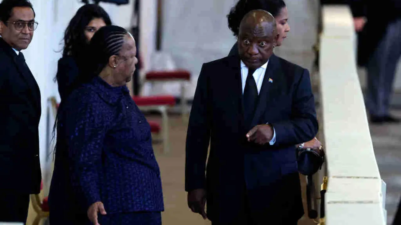 Naledi Pandor, titular de Exteriores, e Cyril Ramaphosa, presidente de Sur&aacute;frica. (Foto: Chip Somodevilla / PA Wire / dpa)