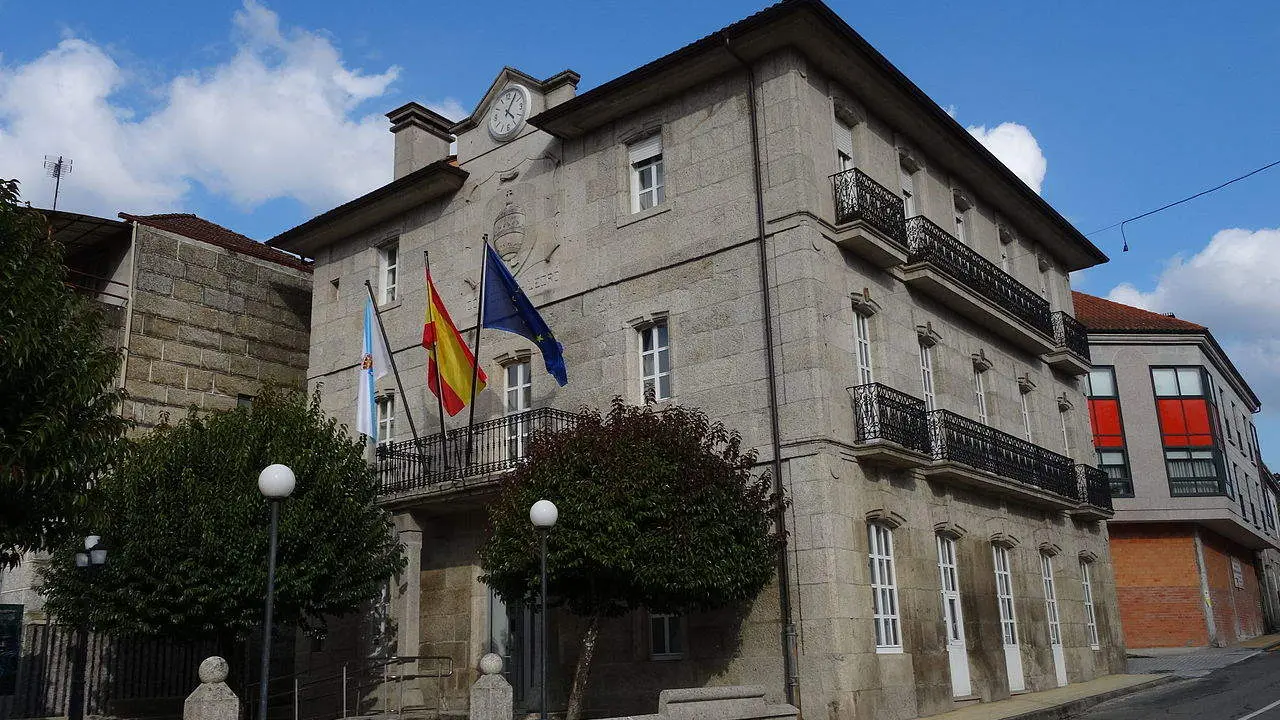 Casa do Concello de Leiro. (Foto: N&oacute;s Diario)