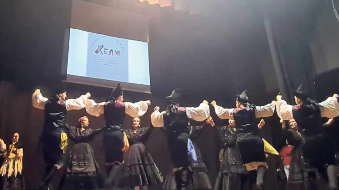 Obradoiro de baile nas xornadas Etnogr&aacute;ficas da Mari&ntilde;a de 2022 (Foto: Tecedeira)