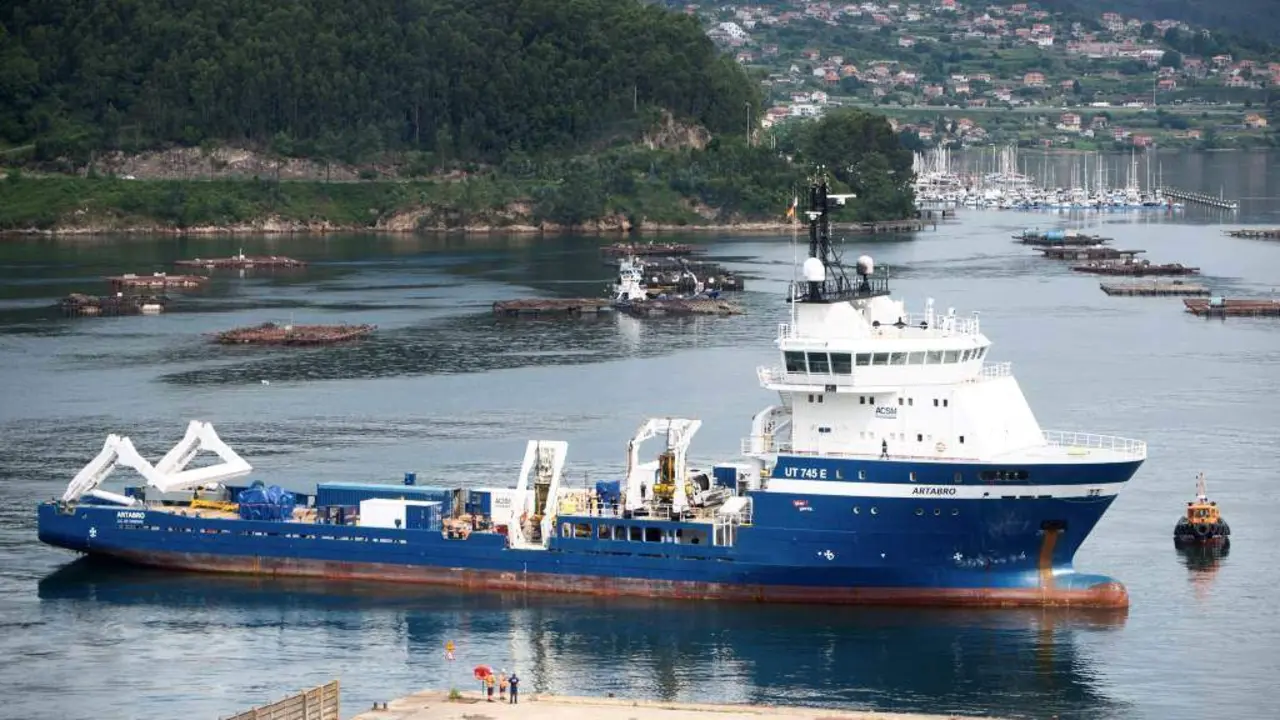 O '&Aacute;rtabro' volveu entrar esta segunda feira na r&iacute;a de Vigo. (Foto: Gustavo de la Paz / Europa Press)