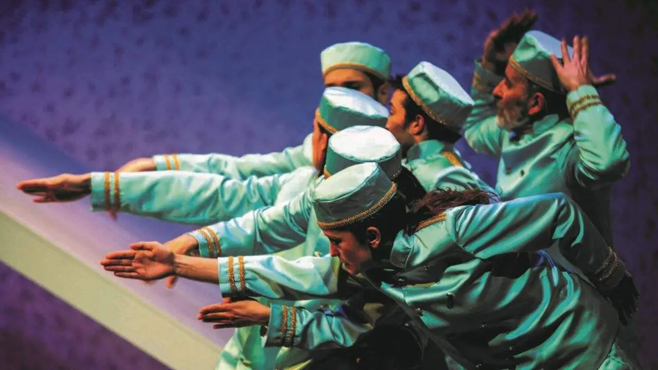 Unha montaxe de teatro f&iacute;sico, xestual e de movemento. (Foto: Miramemira)