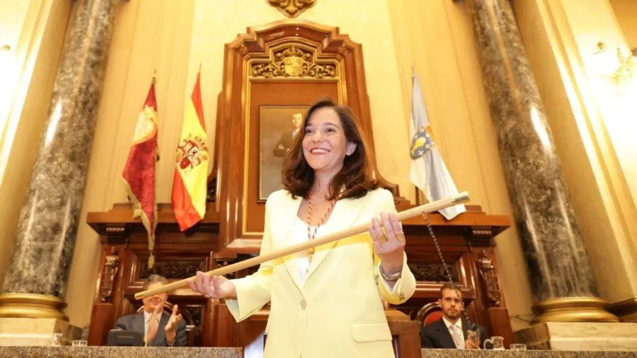 In&eacute;s Rei, o pasado s&aacute;bado, recollendo o bast&oacute;n de mando. (Foto: Concello da Coru&ntilde;a)