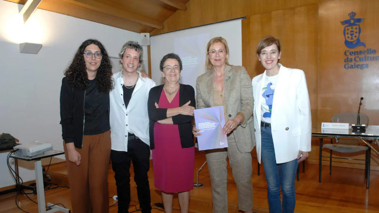 Daniela Ferr&aacute;ndez, Enrique Latorre, Rosario &Aacute;lvarez, Carme Ad&aacute;n e Marta Lois. (Foto: CCG)