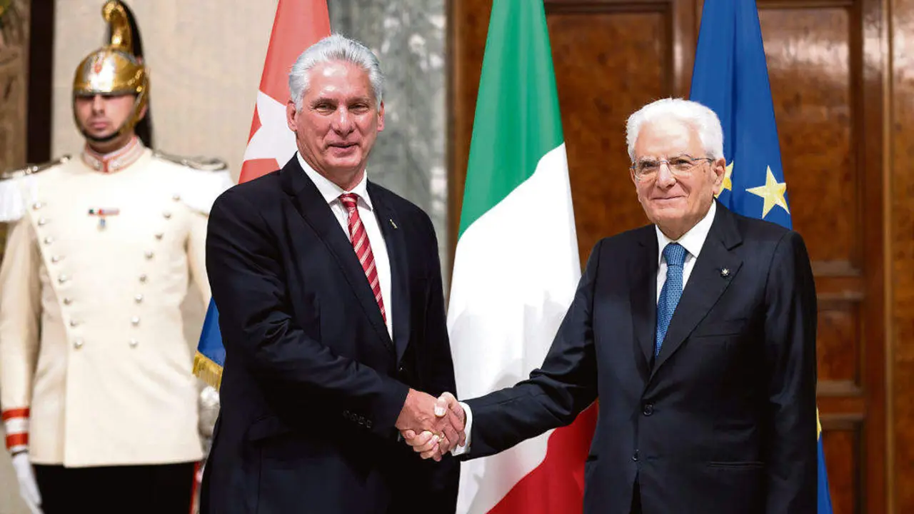 O presidente italiano, Sergio Mattarella (&aacute; dereita), recibiu a pasada terza feira o presidente cubano, Miguel D&iacute;az-Canel (&aacute; esquerda). (Foto: Presidencia de Italia)
