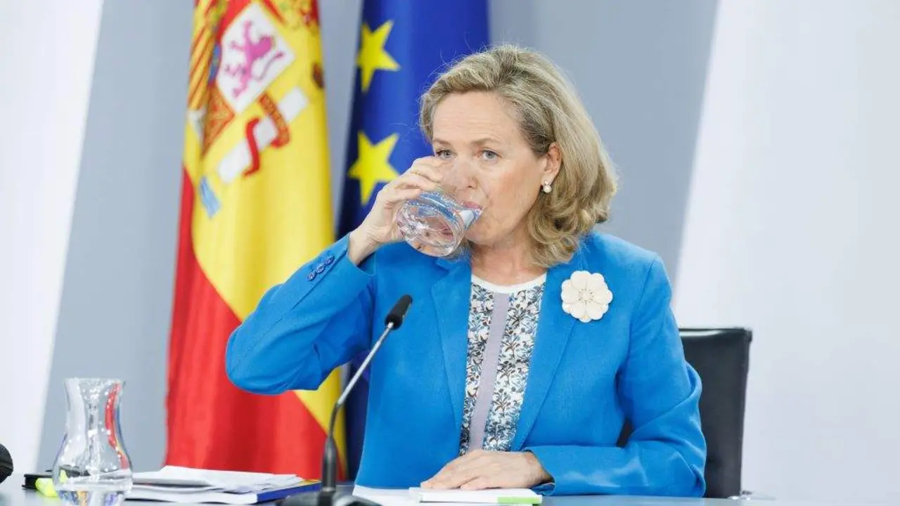 A ministra de Econom&iacute;a, Nadia Calvi&ntilde;o, en rolda de prensa. (Foto: Eduardo Parra / Europa Press)