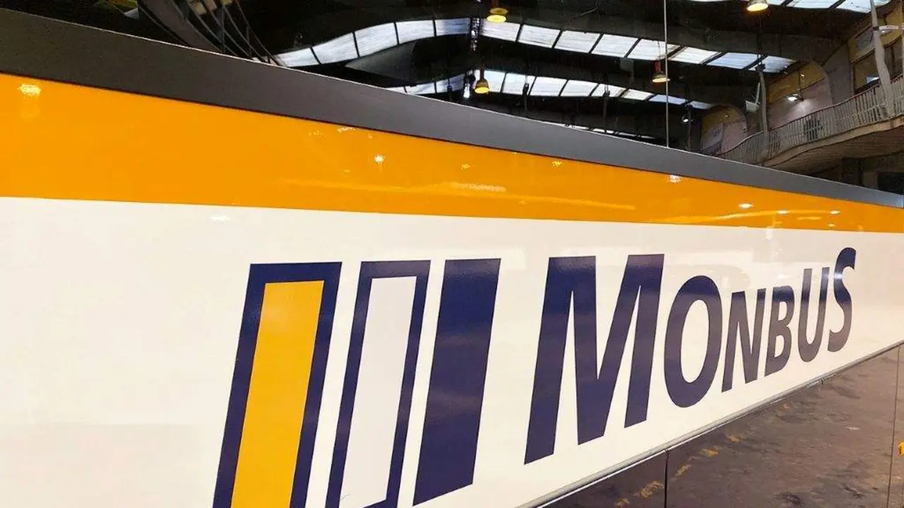Autocar da compa&ntilde;&iacute;a Monbus, que controla 80% das li&ntilde;as na Galiza. (Foto: N&oacute;s Diario)