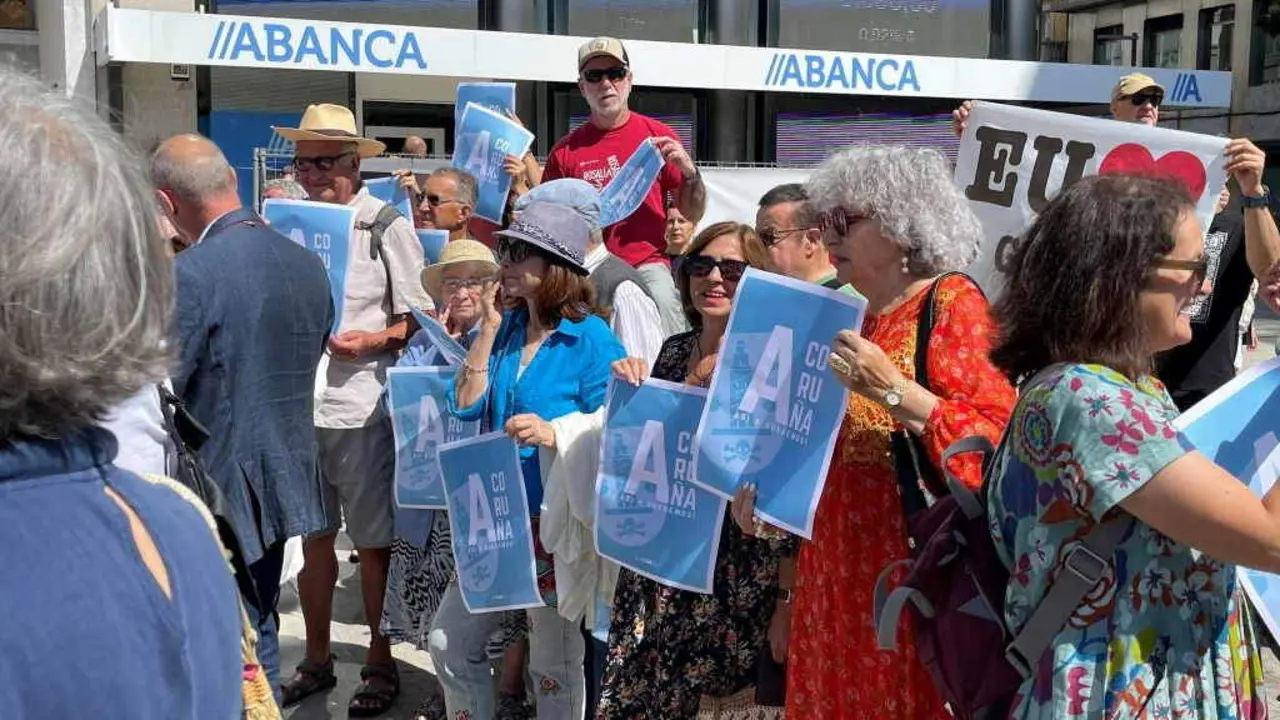 Ducias de persoas rexeitaron na Coru&ntilde;a os ataques &aacute; lingua de Hablamos Espa&ntilde;ol na Galiza. (Foto: N&oacute;s Diario).