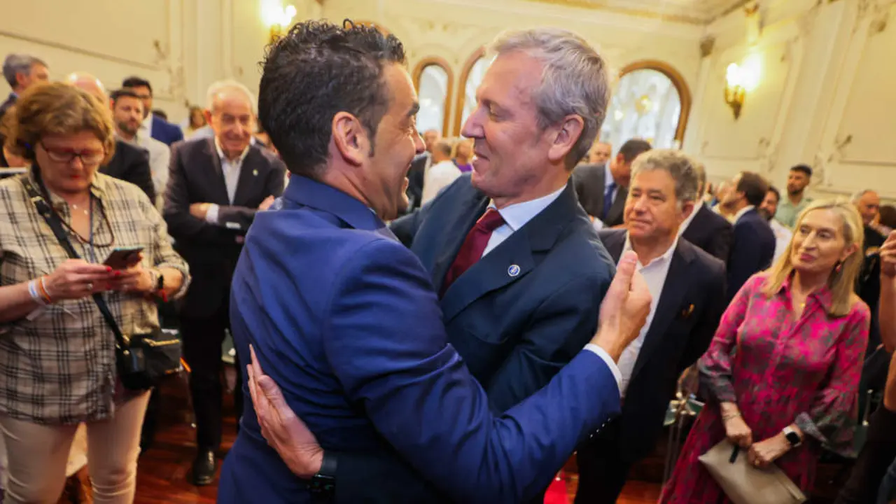 Luis L&oacute;pez e Alfonso Rueda, esta quinta feira. (Foto: Beatriz Ciscar /  Europa Press)