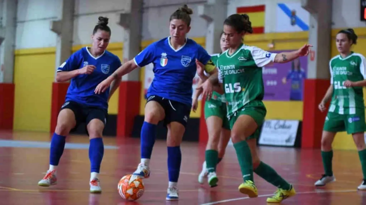 Un partido da edici&oacute;n anterior do Marat&oacute;n de F&uacute;tbol sala Feminino Outomuro Cartelle (Foto: N&oacute;s Diario).