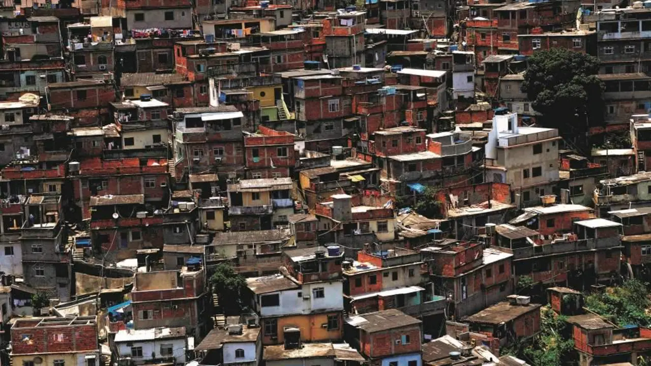 Complexo do Alem&atilde;o, uma zona que est&aacute; localizada na parte norte do Rio de Janeiro, no Brasil. (Foto: Matheus / AdobeStock)