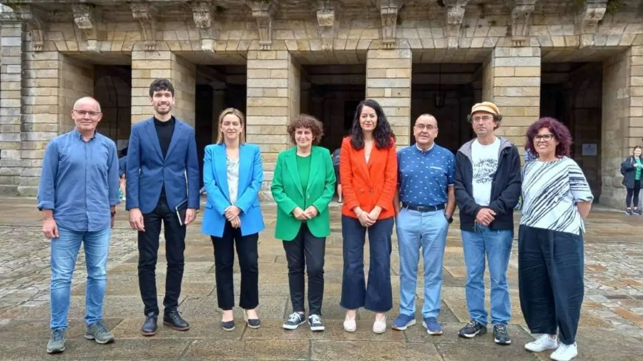 Xan Duro, Iago Lesteg&aacute;s, M&iacute;riam Louzao, Goretti Sanmart&iacute;n, Mar&iacute;a Rozas, Manuel C. Vila, Xes&uacute;s Dom&iacute;nguez e Pilar Lueiro. (Foto: N&oacute;s Diario)