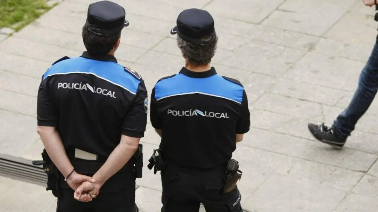 Axentes da Polic&iacute;a Local.
