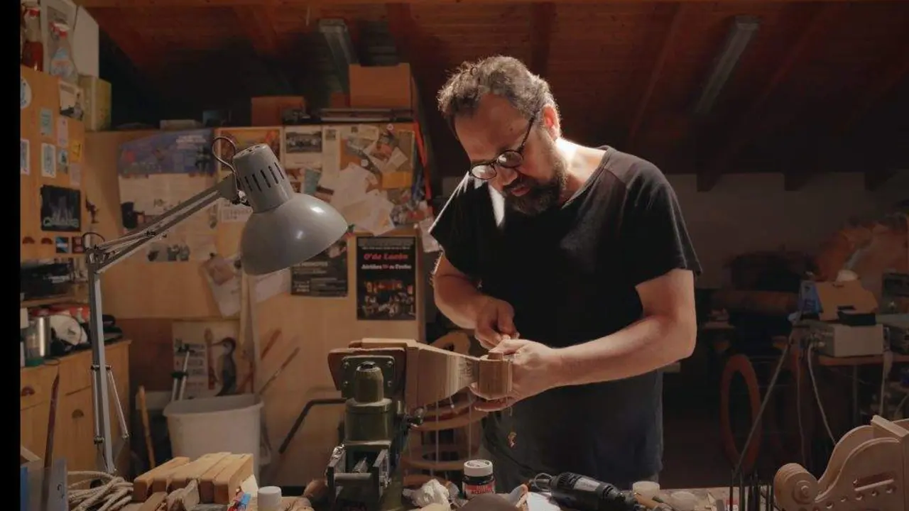 Un fotograma do documental que celebra os trinta anos da Mostra de Instrumentos Tradicionais de Pardi&ntilde;as.