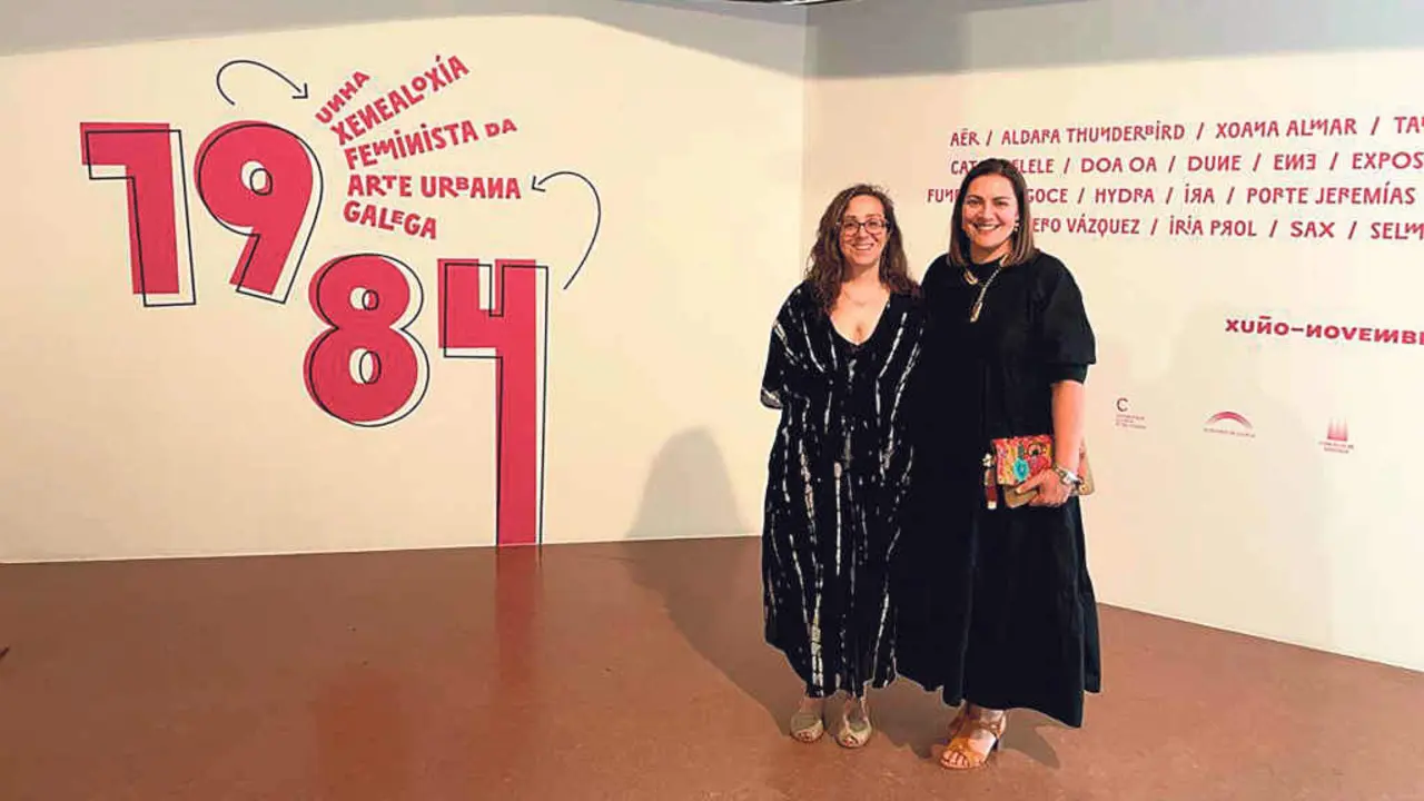Clara Rodr&iacute;guez e Amabel Gonz&aacute;lez no acto de inauguraci&oacute;n da exposici&oacute;n (Foto: Cedida).