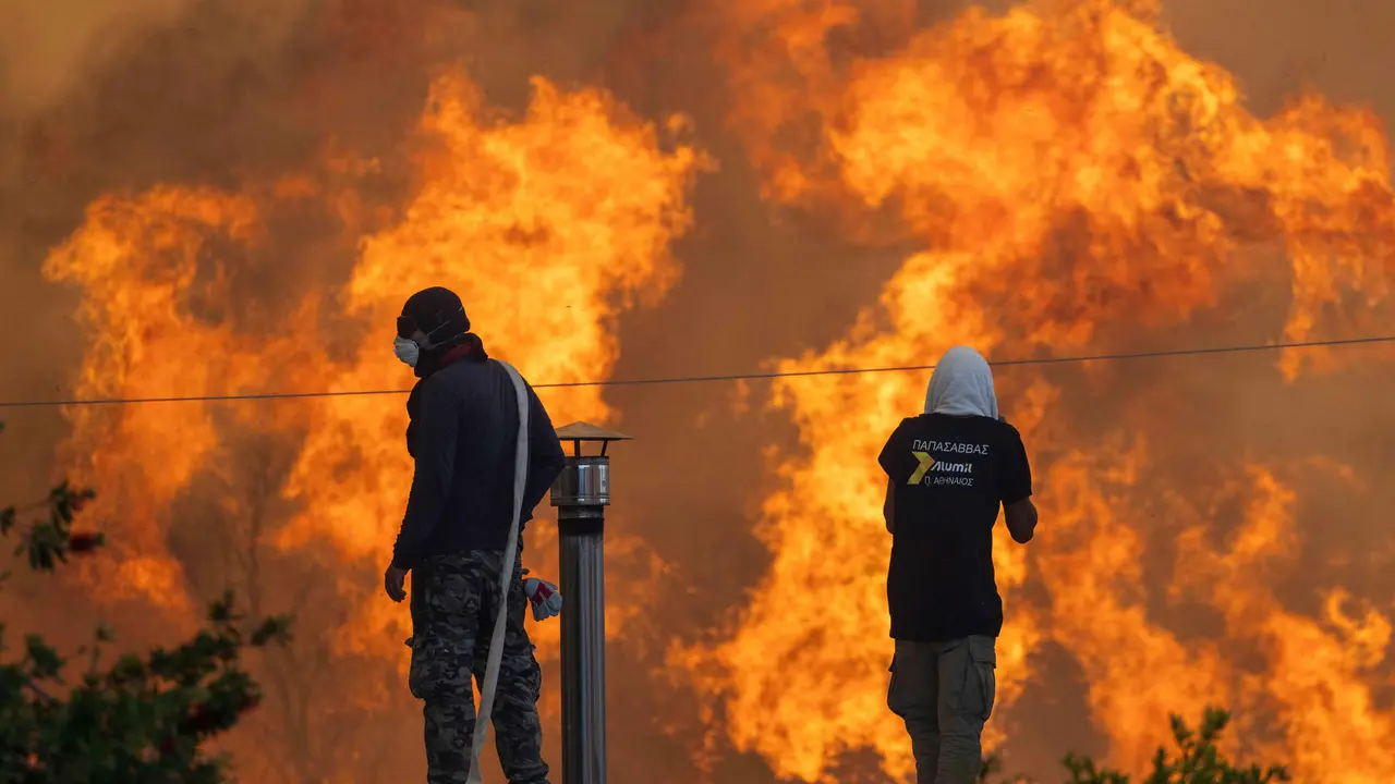 Incendios forestais en Grecia (Foto: Christoph Reichwein / Dpa).