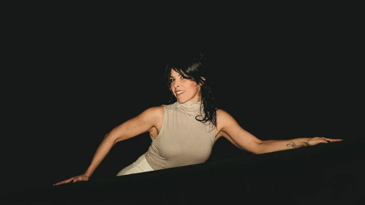 Iria Est&eacute;vez leva m&aacute;is dunha d&eacute;cada dedicada ao fado. (Foto: Cedida)