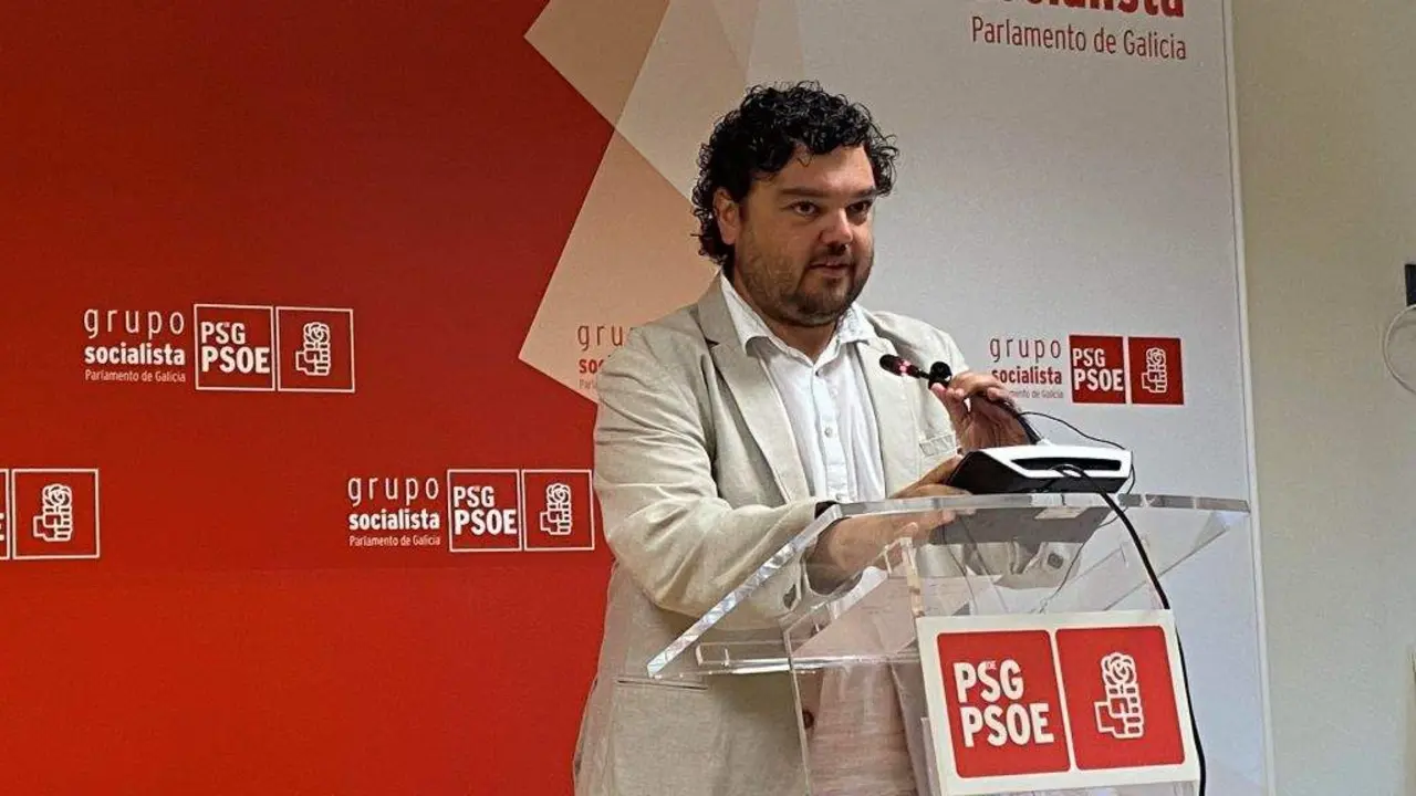 O deputado socialista Julio Torrado, en rolda de prensa. (Foto: Europa Press)