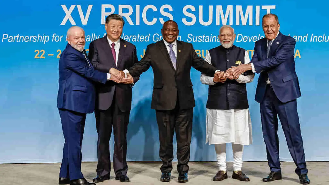 O l&iacute;der do Brasil, Lula da Silva, da China, Xi Jinping, Sur&aacute;frica, Cyril Ramaphosa, a India, Narendra Modi, e o titular de Exteriores ruso, Sergei Lavrov,a cuarta feira. (Foto: Ricardo Stuckert / Palacio Planalt / DPA)