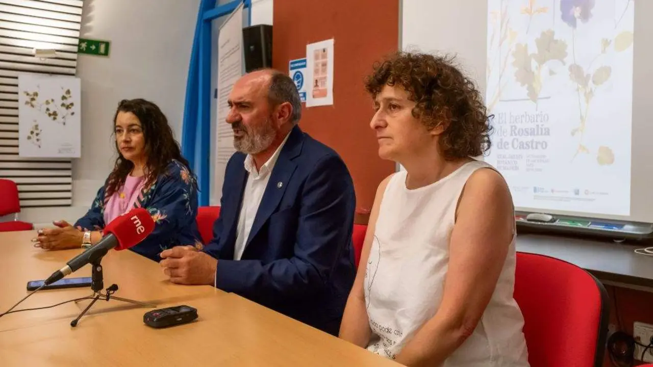 Goretti Sanmart&iacute;n, Anxo Angueira e Mar&iacute;a L&oacute;pez Sandez na presentaci&oacute;n de onte.