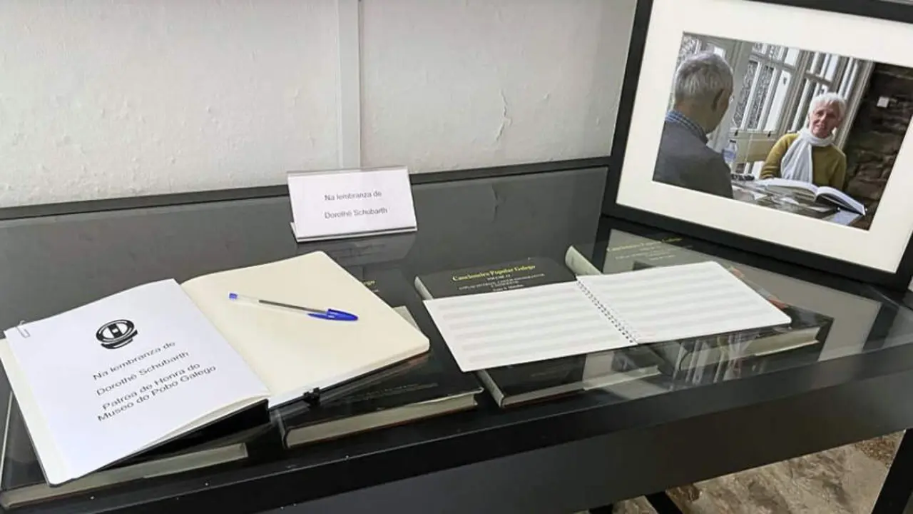 Libro de condolencias na lembranza de Doroth&eacute; Schubarth, dispo&ntilde;&iacute;bel na entrada do Museo do Pobo Galego. (Foto: Museo do Pobo Galego)