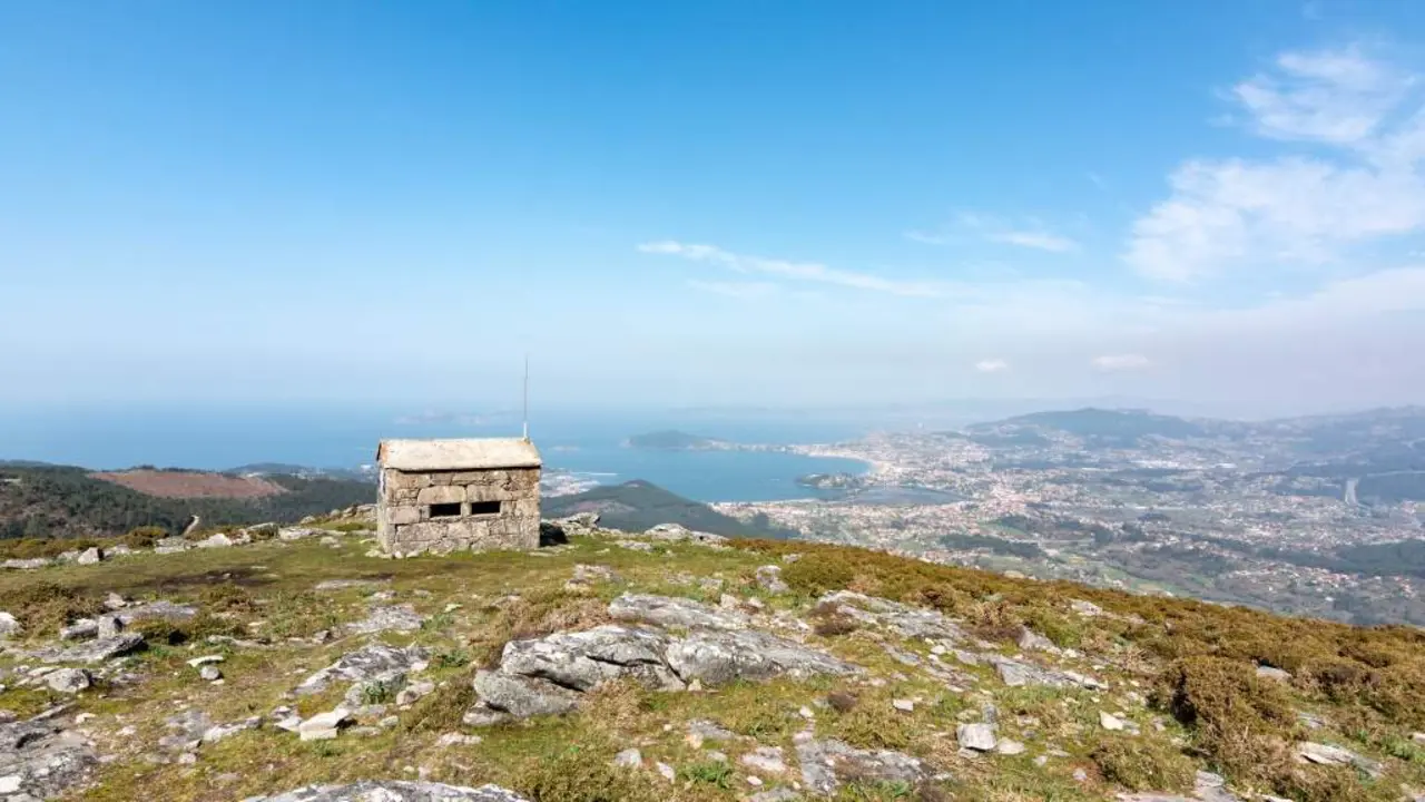 Moitos r&iacute;os nacen e discorren polas monta&ntilde;as da serra da Groba. (Foto: Roberto Regatos)
