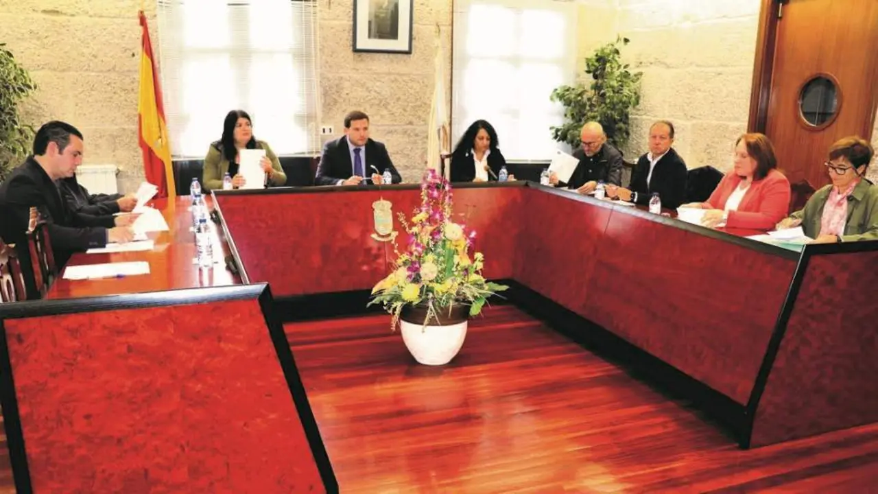 Reuni&oacute;n das e dos rexedores do 'Pacto de Pedre'. (Foto: Europa Press)
