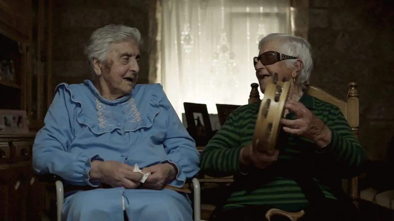 Fotograma do documental 'Doroth&egrave; Na Vila' (2020), de Alejandro G&aacute;ndara e Olaia Tub&iacute;o.