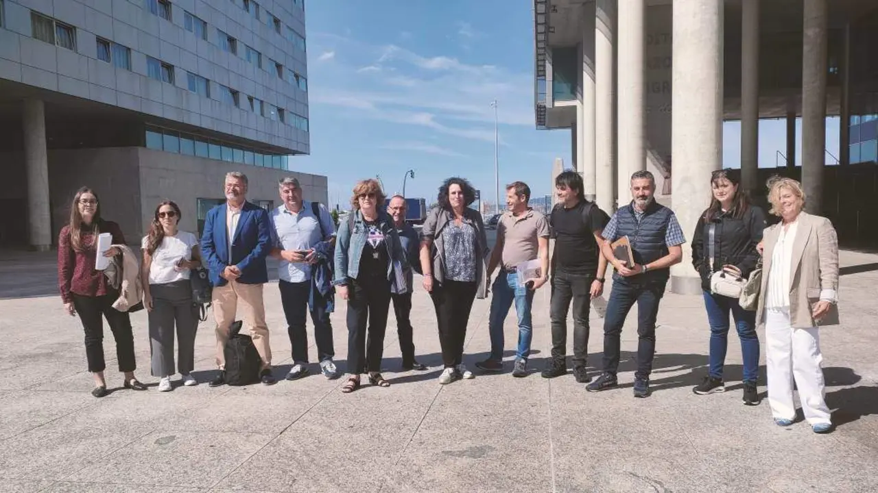 Representantes dos traballadores de Nova Pescanova na mesa negociadora para o ERE. (Foto: Europa Press)