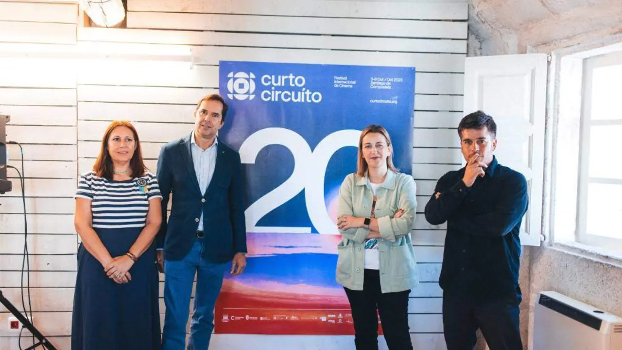 A deputada de Cultura da Deputaci&oacute;n da Coru&ntilde;a, Natividad Gonz&aacute;lez; o director de Agadic, Jacobo Sutil; a concelleira de Capital Cultural de Santiago, Miriam Louzao, e o director art&iacute;stico do festival, Pela del &Aacute;lamo. (Foto: Europa Press)