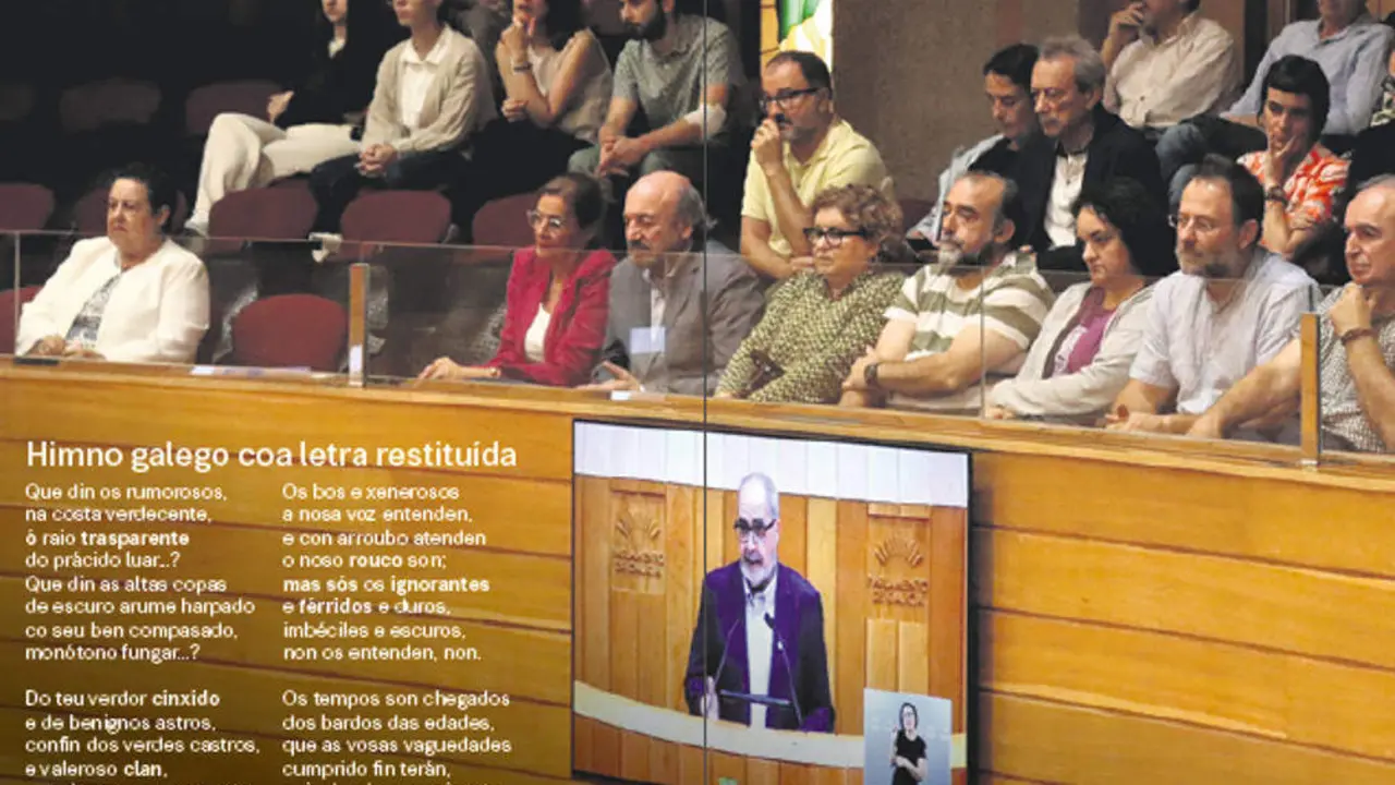 Debate da ILP para a restauraci&oacute;n do Himno galego no Parlamento en setembro de 2013. (Foto: Arxina)