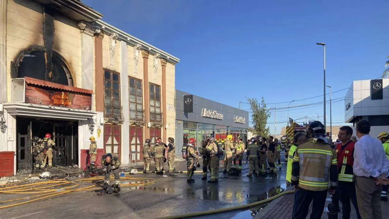 Os bombeiros buscan varias persoas desaparecidas (Foto: Concello de Murcia).